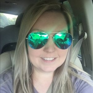 Meet your Posher, Courtney